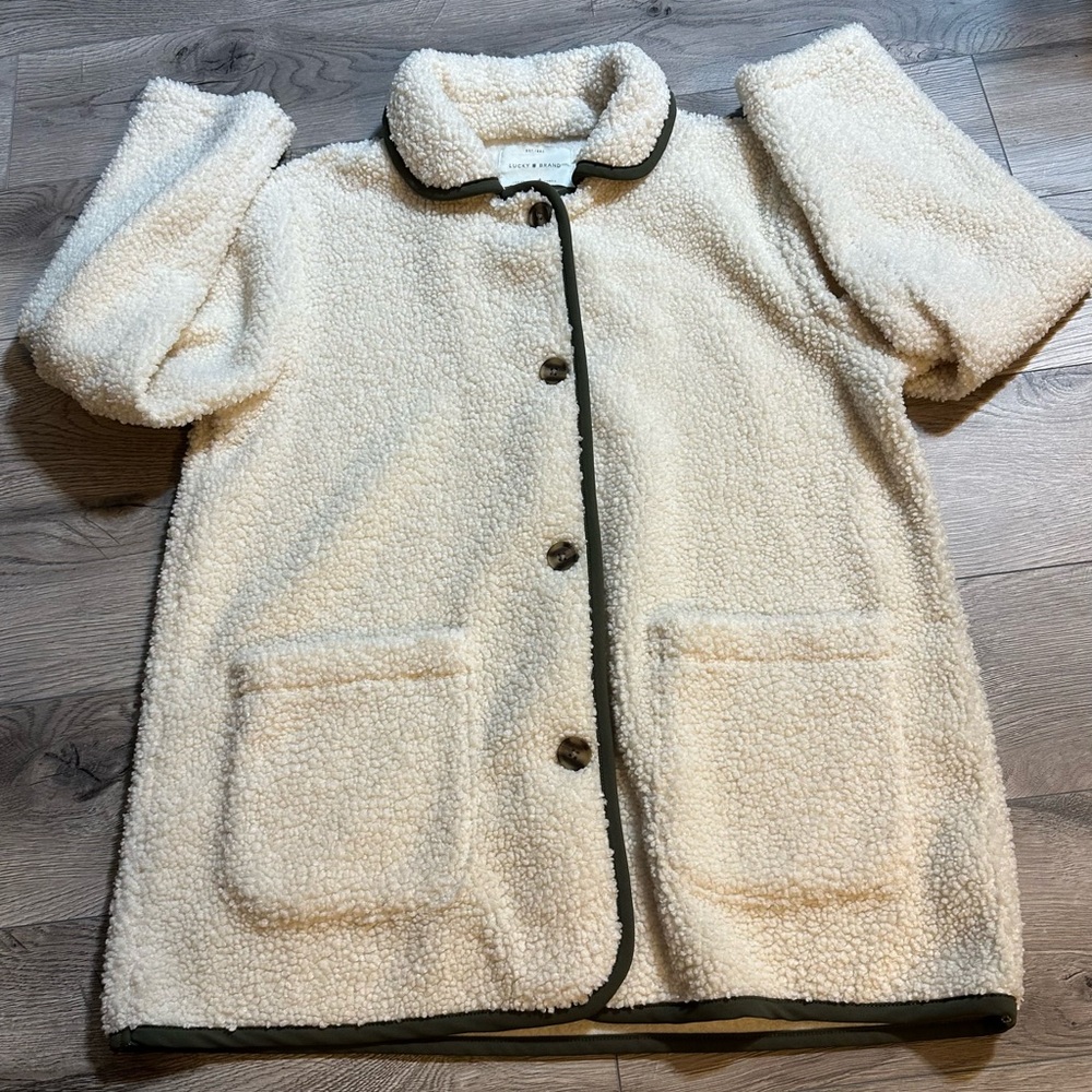 LUCKY BRAND Faux Fur Fleece Style Jacket With A Gorgeous Piping  Of Green Size M